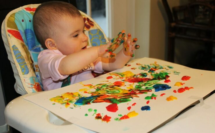 Πώς να φτιάξετε «σπιτικές» γευστικές δαχτυλομπογιές για τα μωράκια