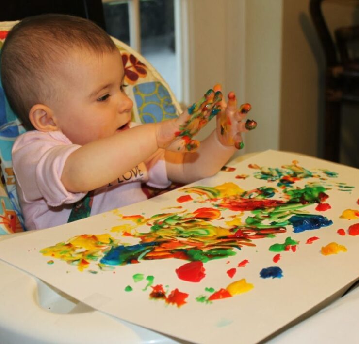 Πώς να φτιάξετε «σπιτικές» γευστικές δαχτυλομπογιές για τα μωράκια