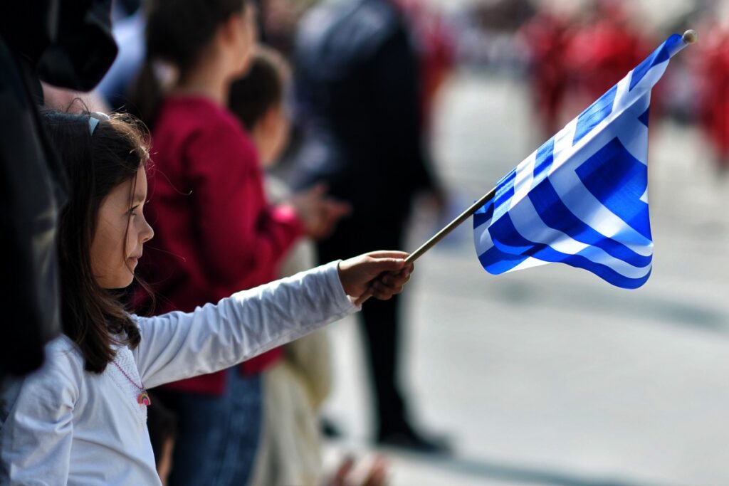 Για να τιμήσουμε την επέτειο της 28ης Οκτωβρίου, διαλέξαμε μερικά ποιήματα και τραγούδια και βίντεο για να γιορτάσετε τη μέρα μαζί με τα παιδιά!