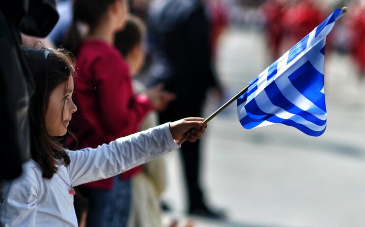 Για να τιμήσουμε την επέτειο της 28ης Οκτωβρίου, διαλέξαμε μερικά ποιήματα και τραγούδια και βίντεο για να γιορτάσετε τη μέρα μαζί με τα παιδιά!