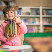 Για ποιο λόγο να γράψετε το παιδί σας σε μια λέσχη ανάγνωσης παιδικών βιβλίων