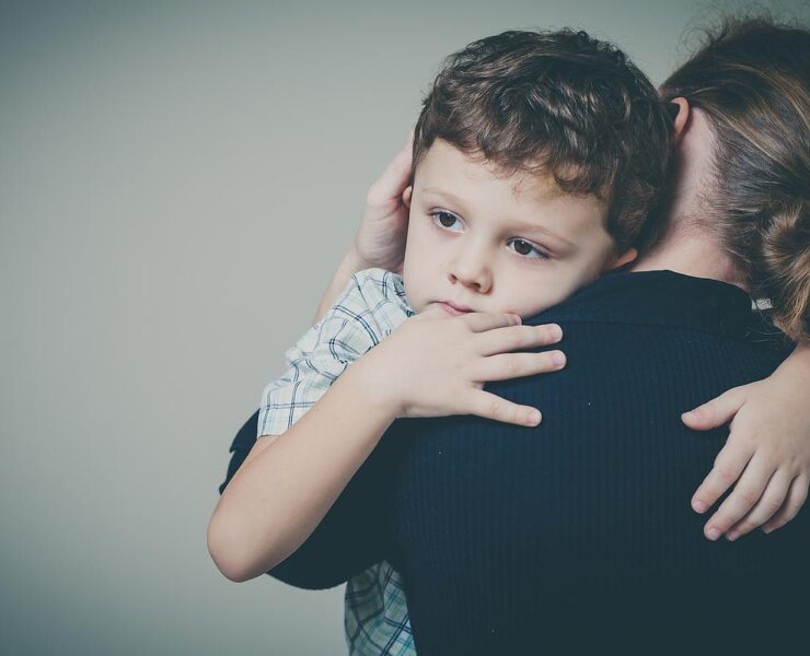 Πώς να ανακουφίσετε ένα παιδί που βιώνει μια κρίση άγχους σύμφωνα με τους ειδικούς