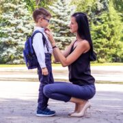 Η συγγραφέας Christina Crawford σε ένα εξομολογητικό κείμενο μας εξηγεί γιατί ενθουσιάστηκε όταν ο γιος της την αποκάλεσε αυστηρή