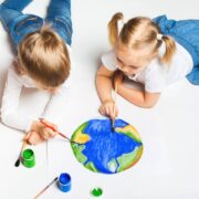 Μπορεί να σας κάνουν λίγο άνω κάτω αλλά αυτές οι δραστηριότητες εκτός από πλάκα ωφελούν και τη νηπιακή ανάπτυξη