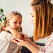 Το να είσαι πολύ ευαίσθητος γονέας μπορεί να είναι δύσκολο, αλλά έχει πολλά οφέλη για εσάς και τα παιδιά σας