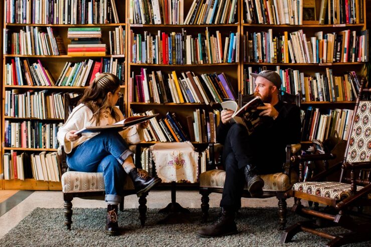 Γραμμένα σαν παραμύθι ή σαν ποιήματα με εικόνες, δύο βιβλία της Αντιγόνης Βουτσινά που δίνουν τροφή για σκέψη ως προς το τι σημαίνει γονεϊκότητα