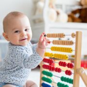 Τα βρέφη μπορεί να μην κατανοούν πλήρως τους αριθμούς, αλλά έχουν μια έμφυτη αίσθηση γι' αυτούς και την αντίληψη της μέτρησης