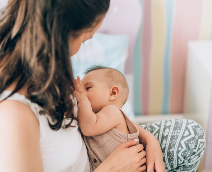 Θηλασμός: 7 μύθοι για τη διατροφή σου όταν θηλάζεις