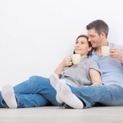 Η ενδυνάμωση των γονέων ξεκινάει από το να δώσετε προτεραιότητα στην ψυχική σας υγεία. Δείτε πώς η αυτοομιλία και η αυτοφροντίδα σας έχει αντίκτυπο στην ανατροφή των παιδιών