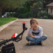 Πώς να μάθετε τα παιδιά να διαχειρίζονται αποτελεσματικά τις ανησυχίες τους