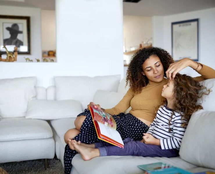 Πάνω απ’ όλα, εξηγήστε στο παιδί σας σε ποιον πρέπει να μιλήσει εάν αισθάνεται ανασφάλεια