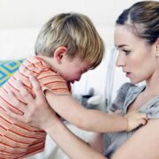 Στην αρχή μπορεί να μοιάζει με αστείο, αν επαναληφθεί γίνεται ενοχλητικό, δείτε τι σημαίνει και πώς να το σταματήσετε πριν γίνει συνήθεια