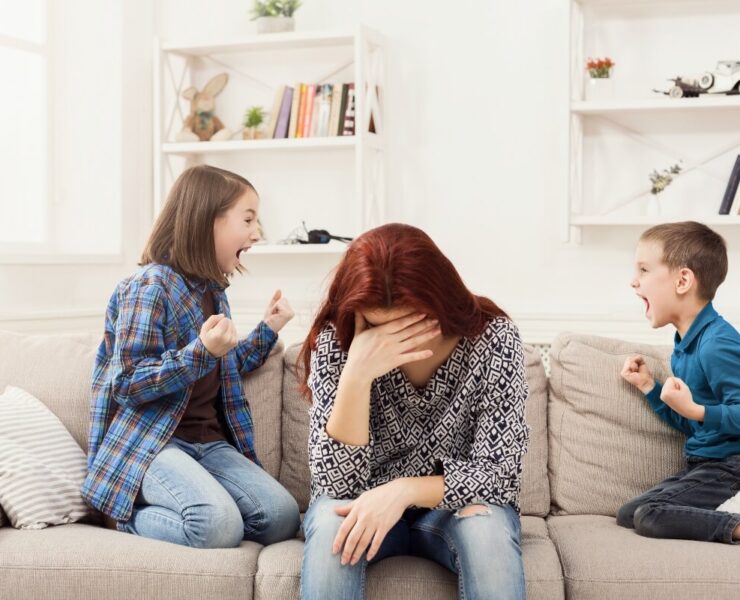 Πώς να αναγνωρίσετε την επιθετικότητα και την κακοποίηση σε αδέλφια