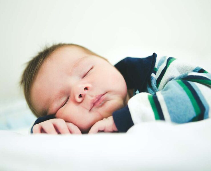 Μπορεί να ακούσετε το μωρό σας να ροχαλίζει τη νύχτα. Μάθετε γιατί συμβαίνει αυτό και πότε πρέπει να τα πάτε στον γιατρό.