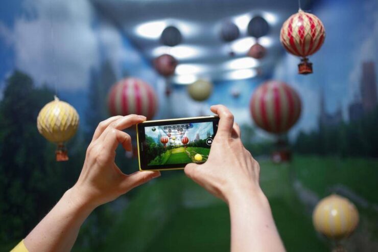 Όσο περισσότερο καθυστερήσετε την απόκτηση κινητού στα παιδιά τόσο καλύτερο θα είναι το αποτέλεσμα για το μέλλον τους