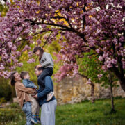 Πώς να βοηθήσουν οι γονείς τα παιδιά να βρουν το αληθινό νόημα της ευτυχίας