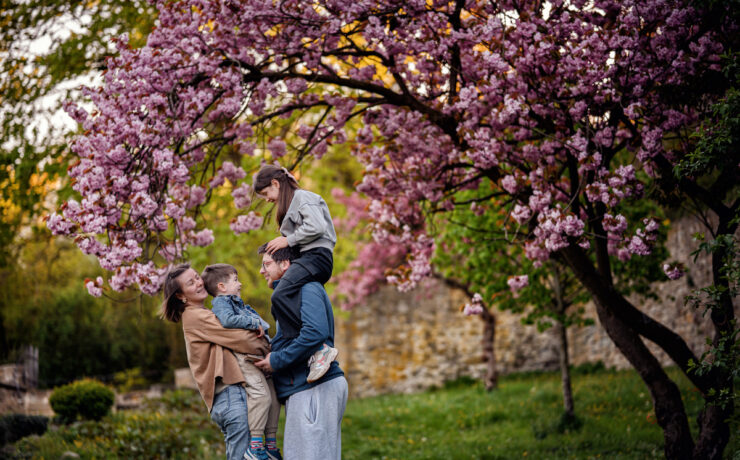 Πώς να βοηθήσουν οι γονείς τα παιδιά να βρουν το αληθινό νόημα της ευτυχίας