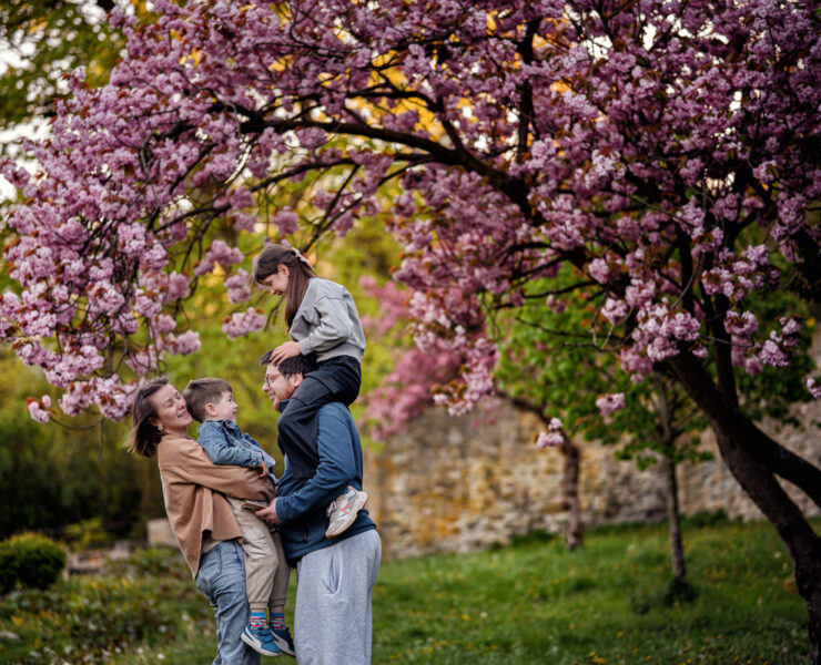 Πώς να βοηθήσουν οι γονείς τα παιδιά να βρουν το αληθινό νόημα της ευτυχίας