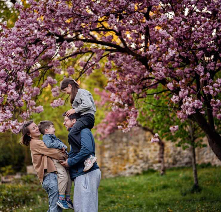 Πώς να βοηθήσουν οι γονείς τα παιδιά να βρουν το αληθινό νόημα της ευτυχίας