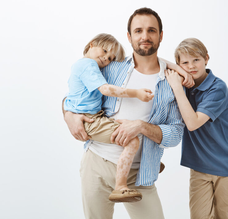 Οδηγός για μπαμπάδες: Πώς να μεγαλώσετε γιους που θα σέβονται τα κορίτσια και τις γυναίκες