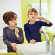 Παγκόσμια Ημέρα Στοματικής Υγείας: Βασικές συμβουλές για γονείς και παιδιά