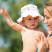 Καλοκαιρινή ζέστη και μωρά: συμβουλές για το τι να αποφύγετε