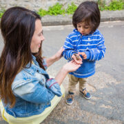 5 «τοξικές» φράσεις που πρέπει να αποφεύγεις αν θες να σε ακούει το παιδί σου
