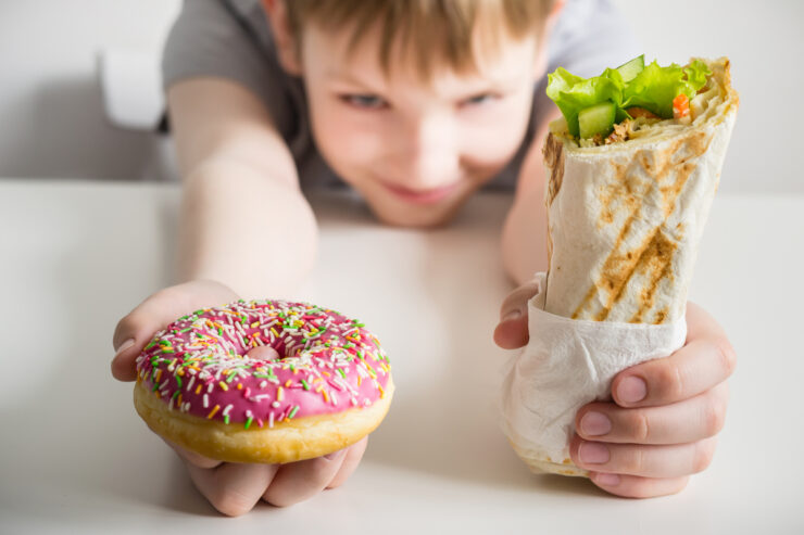 Καρδιολόγος τονίζει: «5 “τοξικές” τροφές που δεν θα έδινα ποτέ στα παιδιά μου μετά από 20 χρόνια θεραπείας καρδιακών προσβολών»