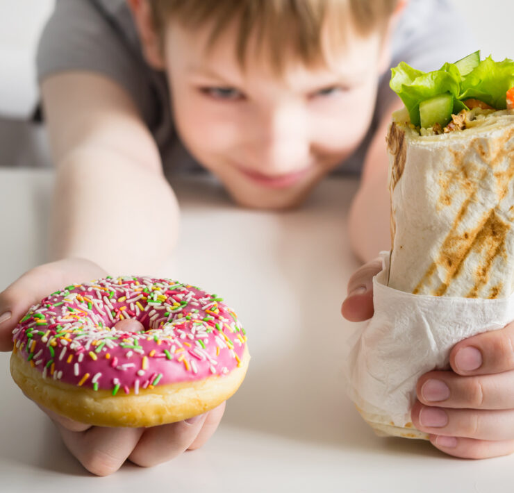 Καρδιολόγος τονίζει: «5 “τοξικές” τροφές που δεν θα έδινα ποτέ στα παιδιά μου μετά από 20 χρόνια θεραπείας καρδιακών προσβολών»