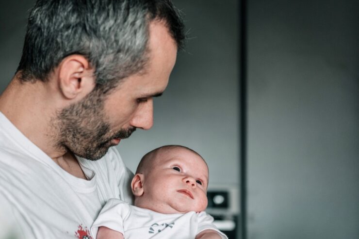 Η ψυχική υγεία και των μπαμπάδων τα πρώτα δύο χρόνια έχει μόνιμο αντίκτυπο στα παιδιά, σύμφωνα με νέα μελέτη
