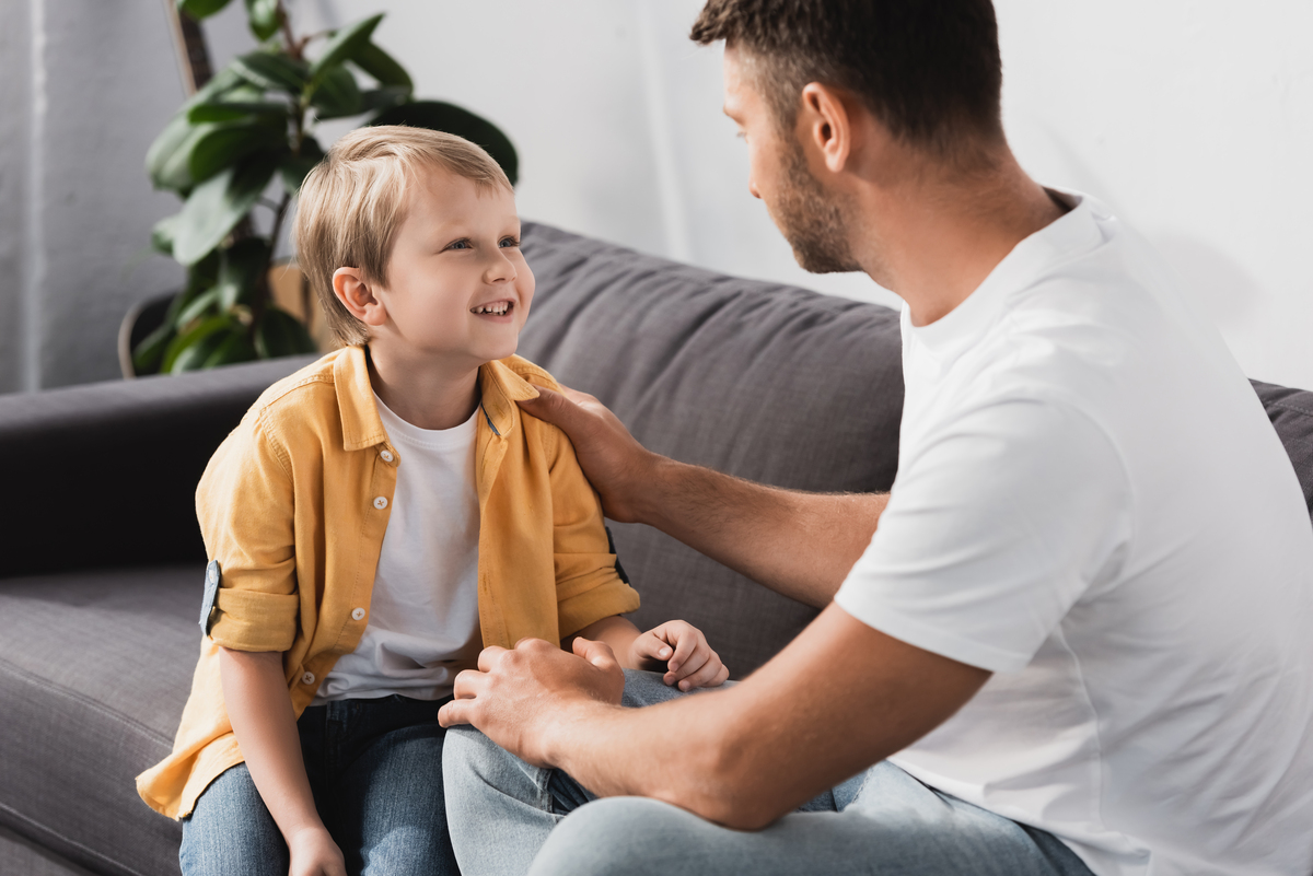 Θέλετε να σας ακούν τα παιδιά σας; Η parenting coach Reem Raouda ορκίζεται σε αυτές τις 6 «μαγικές φράσεις»
