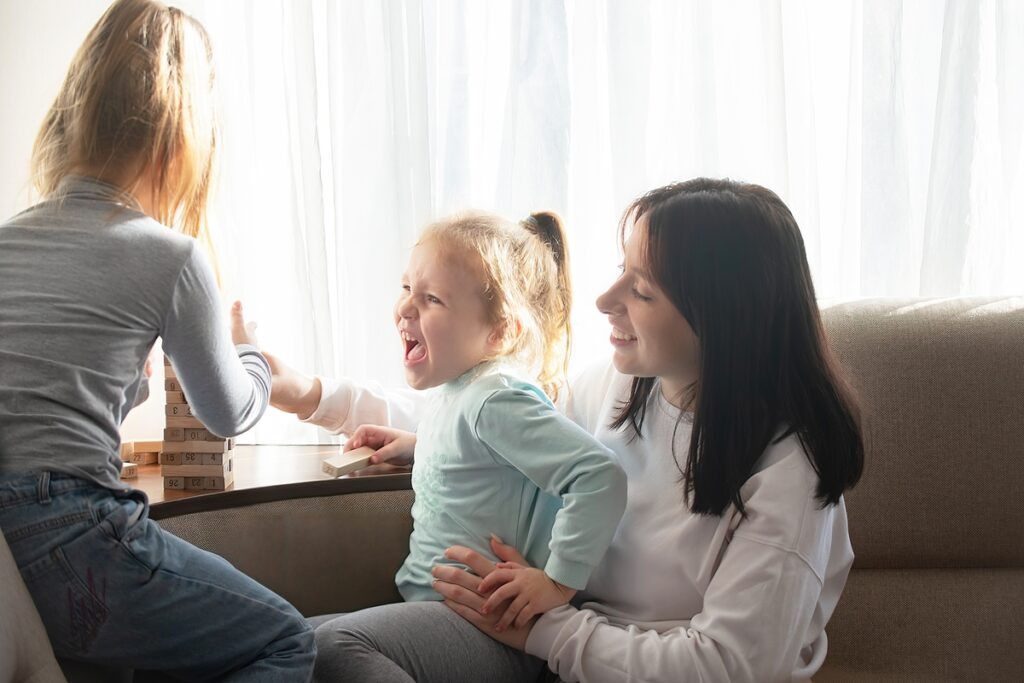 Θέλετε να σας ακούν τα παιδιά σας; Η parenting coach Reem Raouda ορκίζεται σε αυτές τις 6 «μαγικές φράσεις»