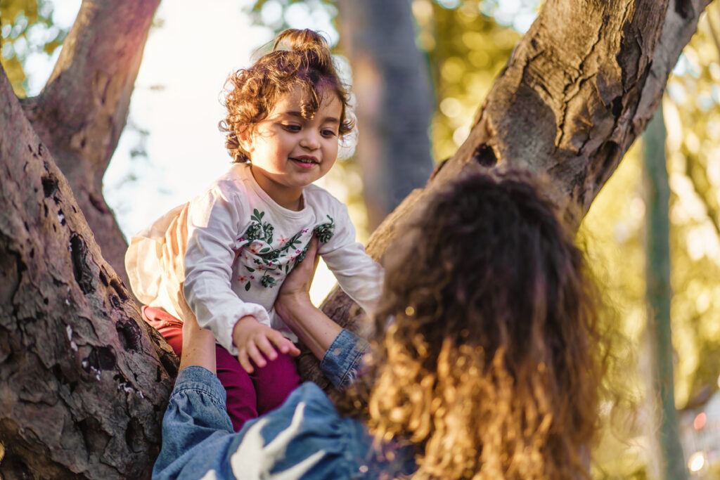 Πώς να αναθρέψετε ένα «πνευματώδες παιδί», σύμφωνα με την εκπαιδεύτρια γονέων Mary Sheedy Kurcinka