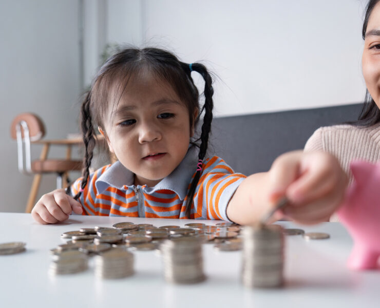 Παγκόσμια Ημέρα Αποταμίευσης και μαθαίνουμε στα παιδιά την αξία του «κουμπαρά»