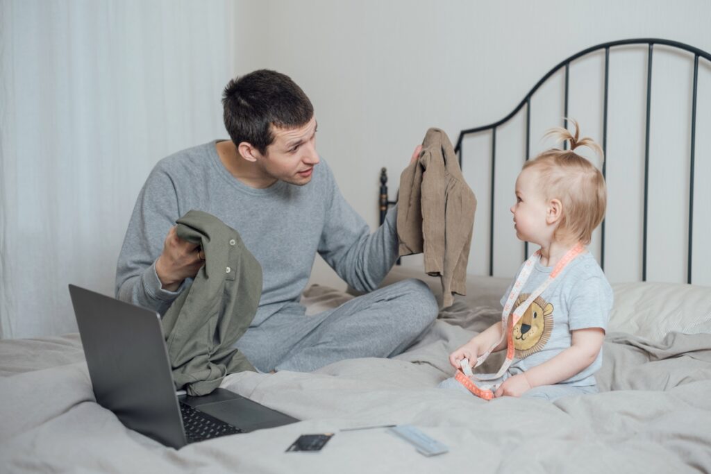 Νέα έρευνα αποκαλύπτει ότι το 49% των γονέων αισθάνονται ότι έχουν χάσει την ταυτότητά τους μετά τα παιδιά