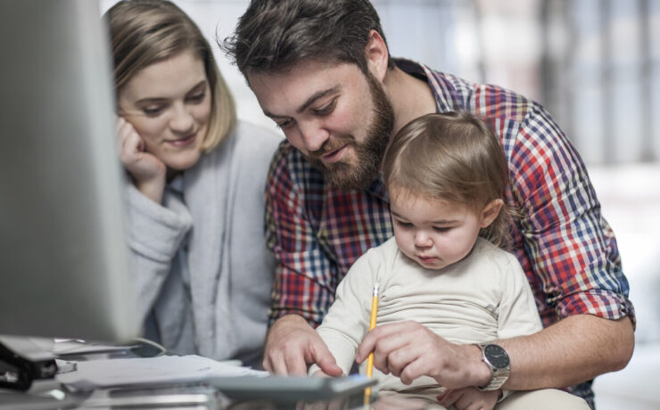 Νέα έρευνα αποκαλύπτει ότι το 49% των γονέων αισθάνονται ότι έχουν χάσει την ταυτότητά τους μετά τα παιδιά