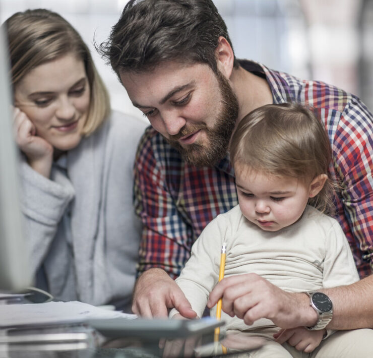Νέα έρευνα αποκαλύπτει ότι το 49% των γονέων αισθάνονται ότι έχουν χάσει την ταυτότητά τους μετά τα παιδιά