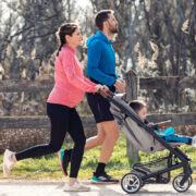 Τρέξιμο με το καρότσι του μωρού; Κι όμως μπορεί να ωφελήσει το σώμα σας περισσότερο από όσο νομίζετε