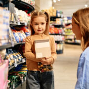 Black Friday: Η τέλεια ευκαιρία να διδάξετε στα παιδιά σας αυτά που δεν αγοράζονται με χρήματα