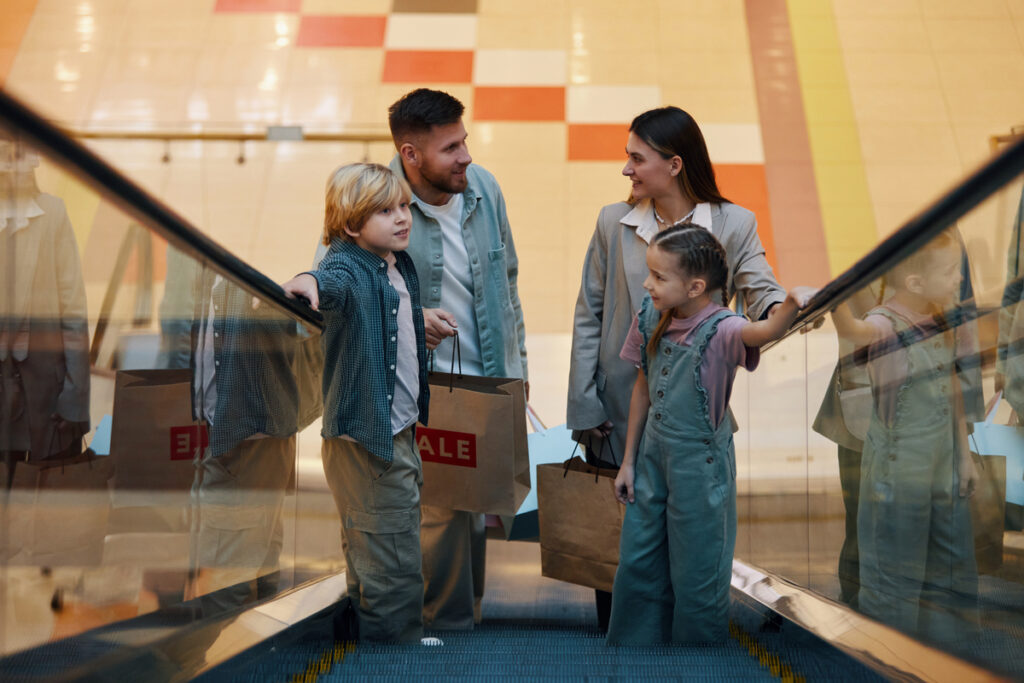 Black Friday: Η τέλεια ευκαιρία να διδάξετε στα παιδιά σας αυτά που δεν αγοράζονται με χρήματα