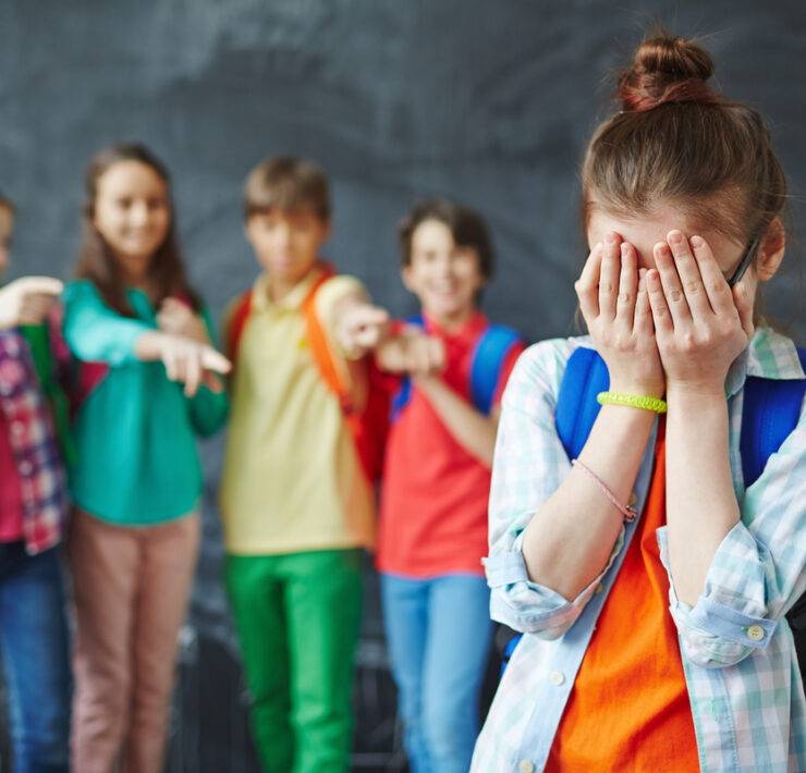 Διεθνής Ημέρα κατά της σχολικής βίας και του εκφοβισμού: Τι μπορούν να κάνουν οι γονείς για να προστατεύσουν τα παιδιά τους από τη σχολική βία και τον εκφοβισμό — και τι να κάνουν εάν το παιδί σας εκφοβιστεί ή εκφοβίζει άλλους