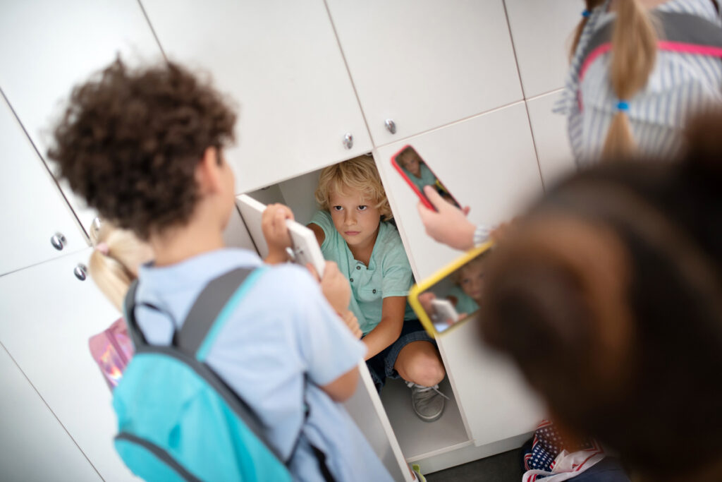 Διεθνής Ημέρα κατά της σχολικής βίας και του εκφοβισμού: Τι μπορούν να κάνουν οι γονείς για να προστατεύσουν τα παιδιά τους από τη σχολική βία και τον εκφοβισμό — και τι να κάνουν εάν το παιδί σας εκφοβιστεί ή εκφοβίζει άλλους