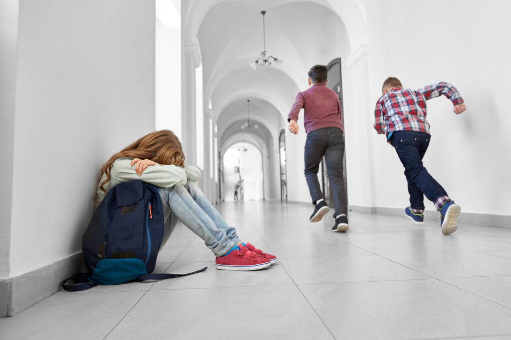 Διεθνής Ημέρα κατά της σχολικής βίας και του εκφοβισμού: Τι μπορούν να κάνουν οι γονείς για να προστατεύσουν τα παιδιά τους από τη σχολική βία και τον εκφοβισμό — και τι να κάνουν εάν το παιδί σας εκφοβιστεί ή εκφοβίζει άλλους