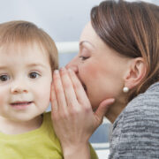 Η λογοθεραπεύτρια Marie Martinez προτείνει 5 απλούς τρόπους για να ενισχύσετε τις επικοινωνιακές δεξιότητες του νηπίου σας