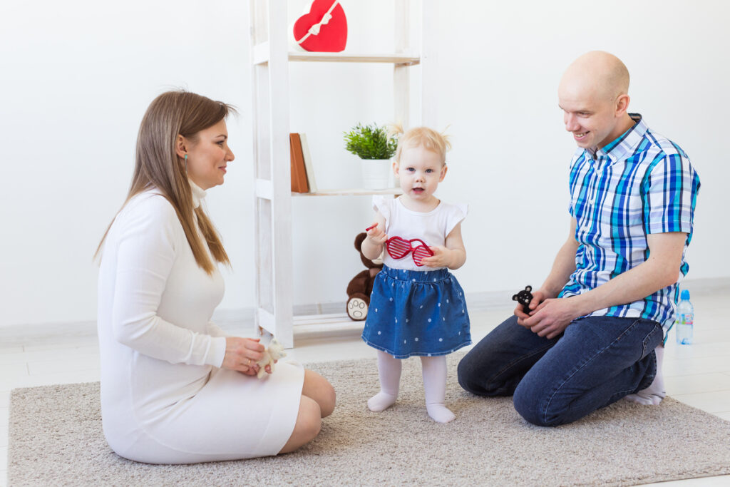 Η λογοθεραπεύτρια Marie Martinez προτείνει 5 απλούς τρόπους για να ενισχύσετε τις επικοινωνιακές δεξιότητες του νηπίου σας