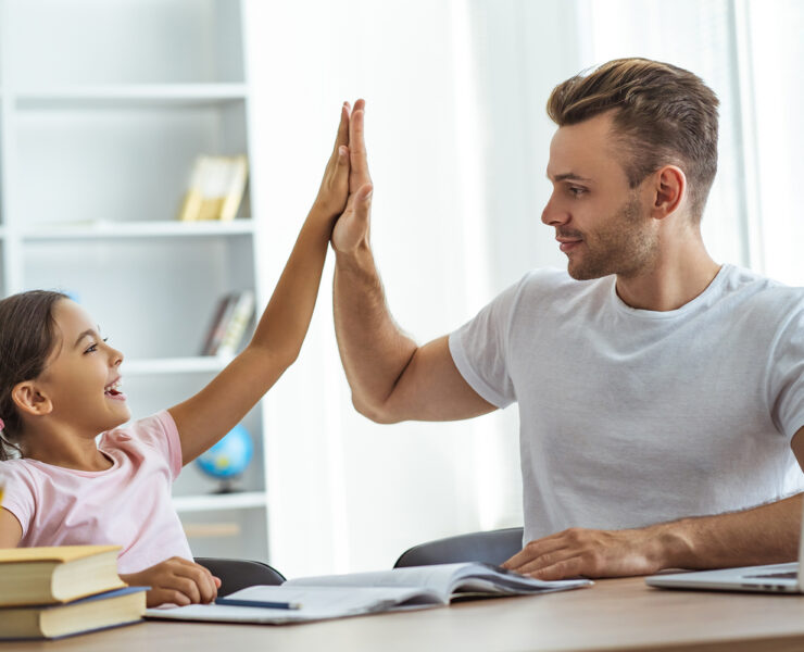 Το νούμερο 1 μυστικό της επιτυχίας των παιδιών με υψηλές επιδόσεις —που οι γονείς πρέπει να το διδάξουν από νωρίς, σύμφωνα με τους ειδικούς