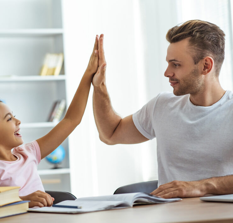 Το νούμερο 1 μυστικό της επιτυχίας των παιδιών με υψηλές επιδόσεις —που οι γονείς πρέπει να το διδάξουν από νωρίς, σύμφωνα με τους ειδικούς