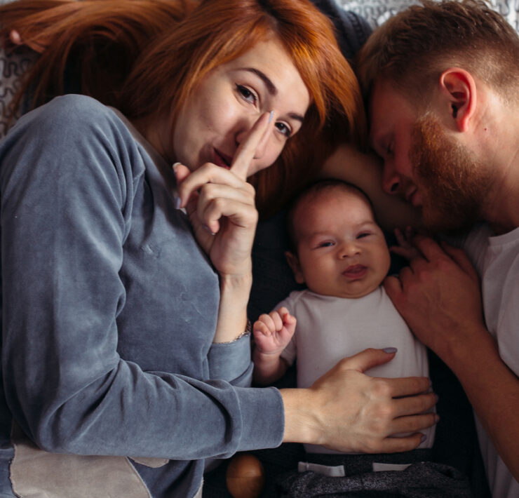 Ακούνε τελικά οι μπαμπάδες τα μωρά που κλαίνε τη νύχτα;