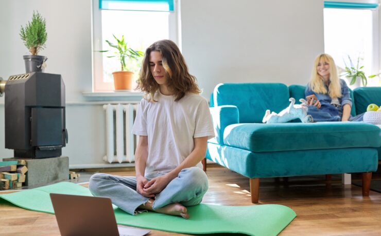 10 στρατηγικές που θα θέλουν όντως να ακολουθήσουν οι έφηβοι για να περιορίσουν τον χρόνο οθόνης