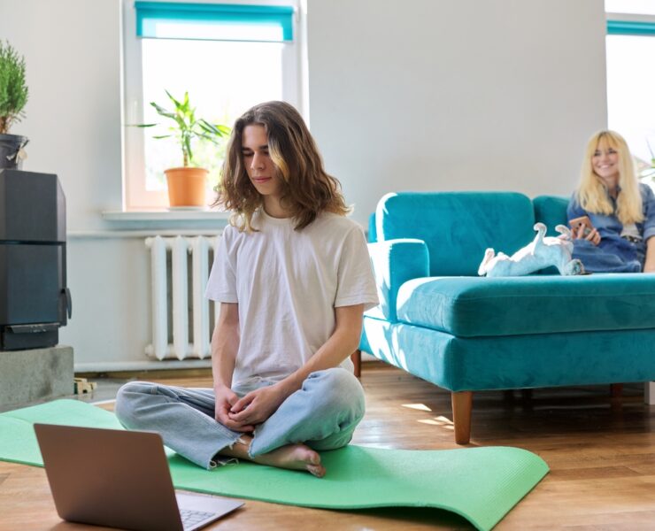 10 στρατηγικές που θα θέλουν όντως να ακολουθήσουν οι έφηβοι για να περιορίσουν τον χρόνο οθόνης